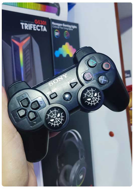 imagen-gomas-protectoras-ps3-spiderman-negro-blanco-fenixxdigital
