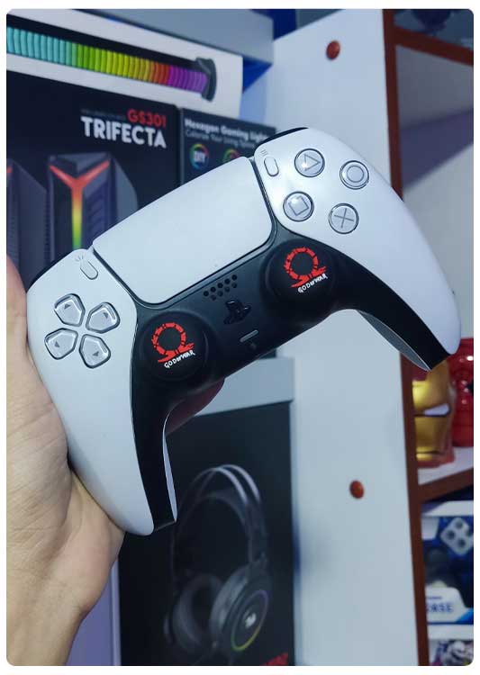 imagen-gomas-protectoras-ps5-godofwar-negro-rojo-fenixxdigital