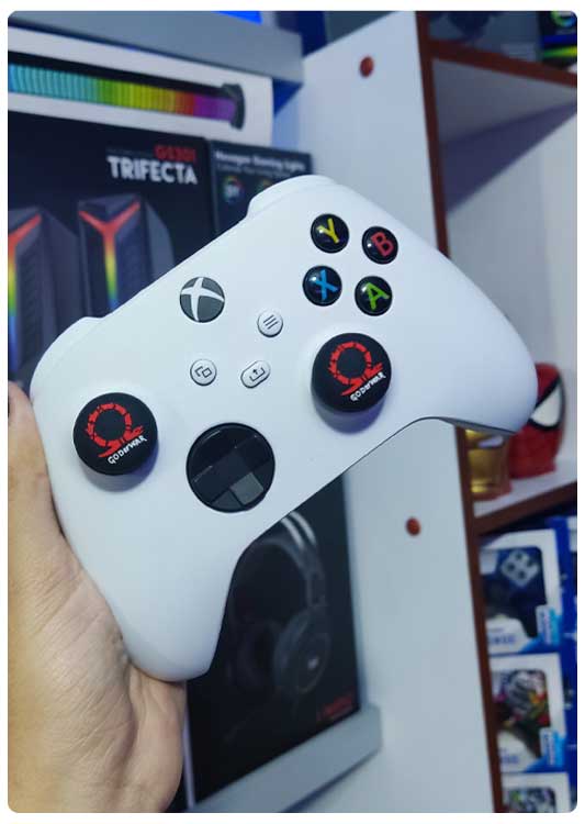 imagen-gomas-protectoras-xbox-godofwar-negro-rojo-fenixxdigital