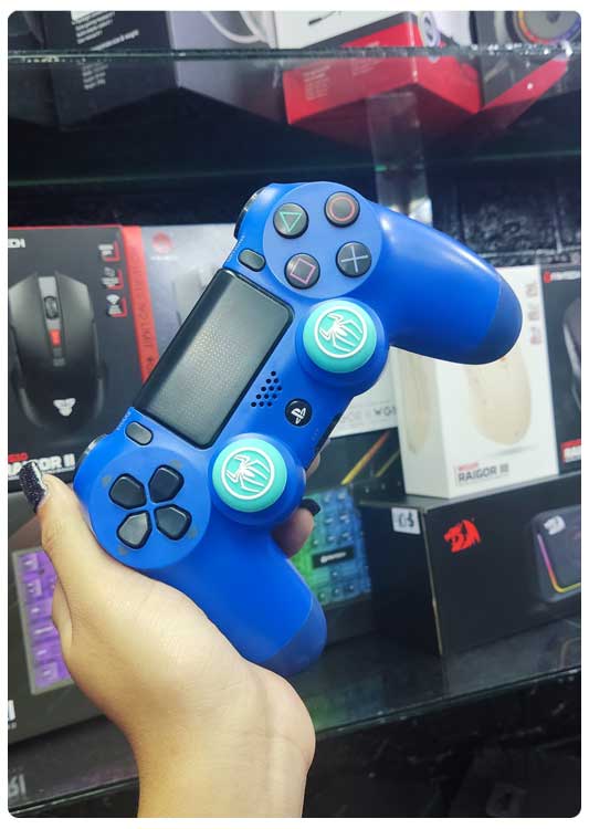 imagen-gomas-protectoras-ps4-ps5-ps3-xbox-spiderman-verde-agua-fenixxdigital