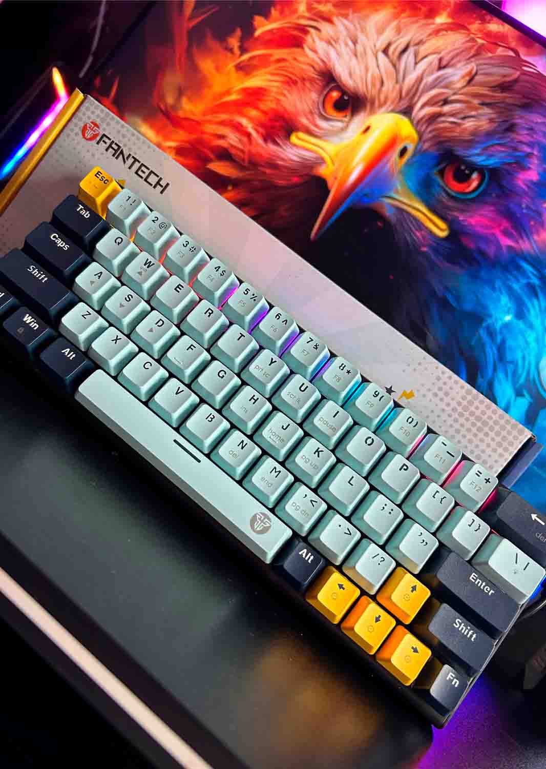 imagen-teclado-mecánico-fantech-atom-63-mk874v2-azul-sky-switch-rojo-fenixxdigital